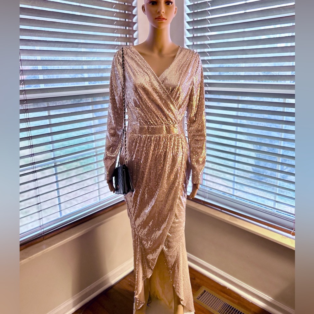 Metallic Sequin High-Low Hem Slit Dress by CBR Clothing 👗🤍